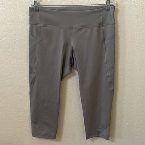 EUC Old Navy Go Active Cropped Leggings XL